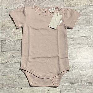 Jamie Kay Short Sleeve Tasha Bodysuit in “Violet Tint” size 6-12 Months